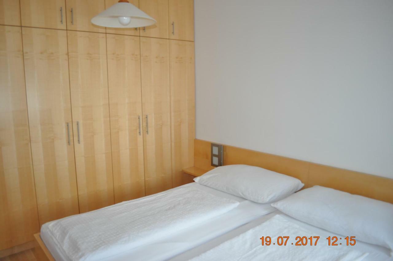 Appartmenthaus Josefikeller Podersdorf am See Bagian luar foto